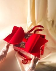 Kırmızı Kupalı Çanta Çikolata